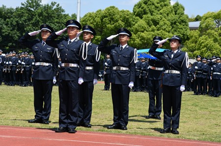 ★基地祭観閲式において観閲部隊指揮官を務めた大久保候補生（写真中央左）